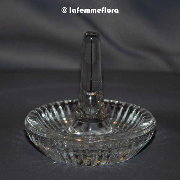 Cut Crystal Ring Holder - Picture 3 of 3